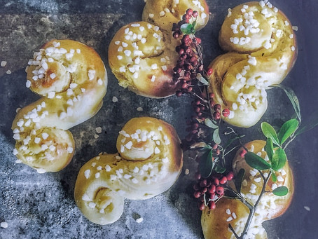 " Lussebullar " ou Brioches au safran de la Sainte Lucie