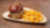 Celebra el Día del Vino Malbec y el Día del Pan Pretzel con nuestra Hamburguesa Especial