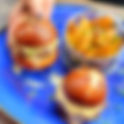 The Bronx Burgers en Santo Domingo: ¡Doble Placer en Cada Mordisco! 🍔🥨