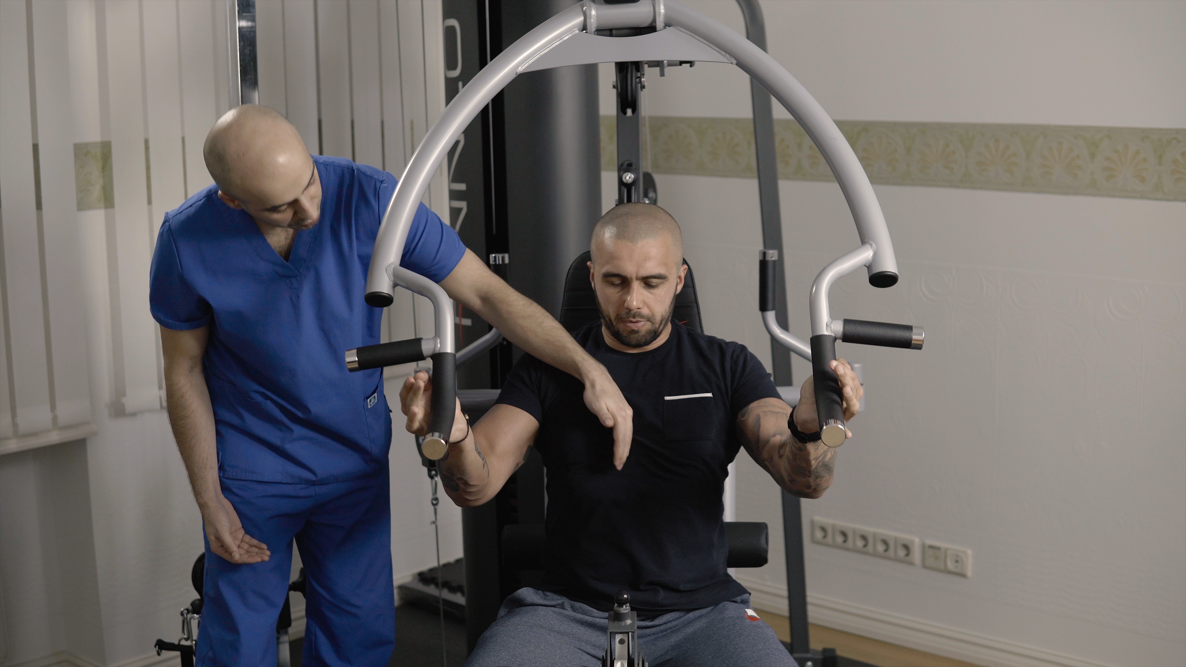 Spēka treniņš fizioterapeita uzraudzībā sporta rehabilitācijas laikā