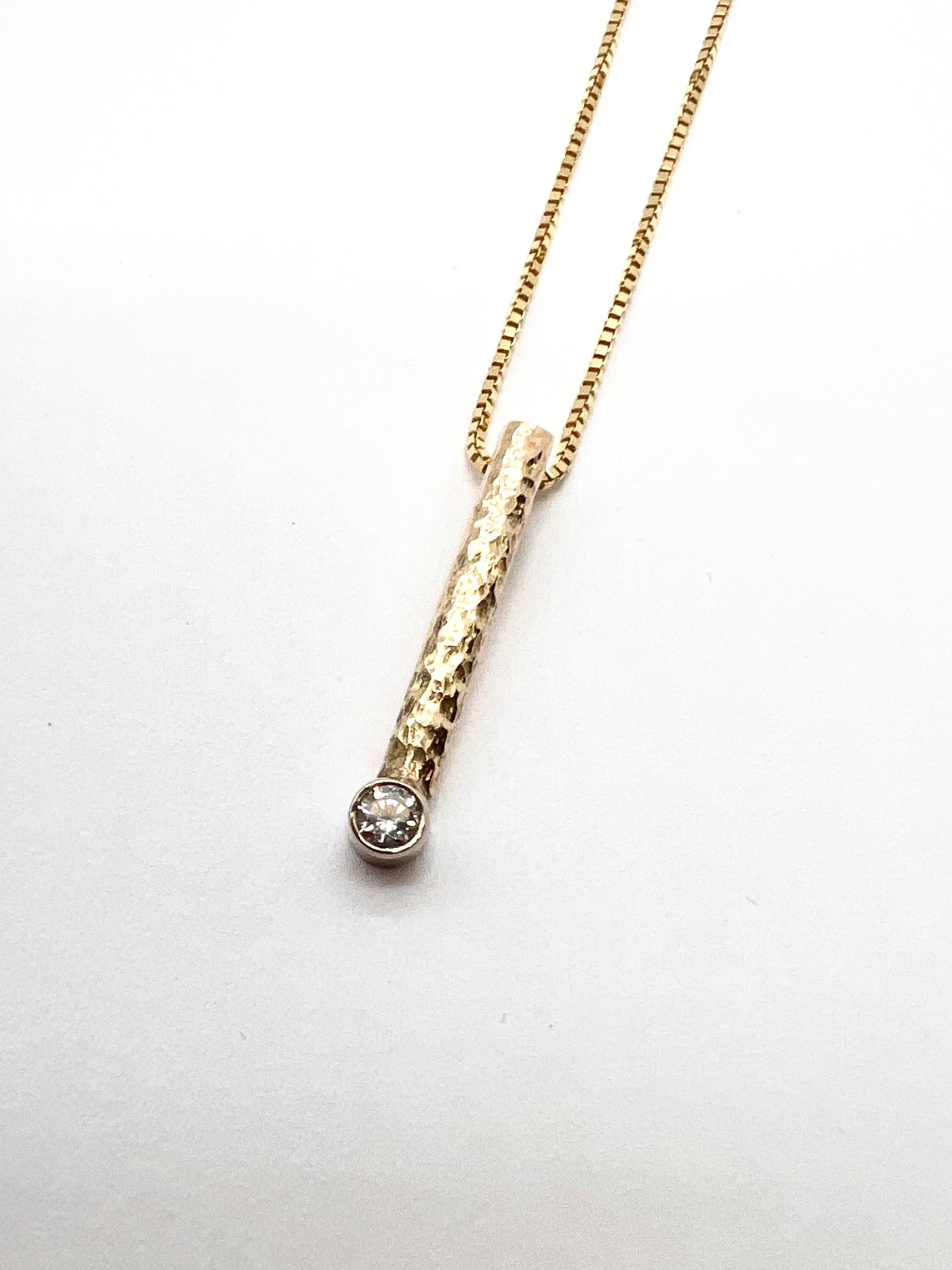 Gull hálsmen með zircon