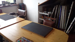 Espaço para os artistas no estúdio