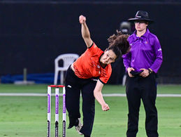 SDG FairBreak女子T20板球邀請賽2022揭幕戰 港將Mariko Hill取得比賽第一個wicket 協助Falcons先拔頭籌