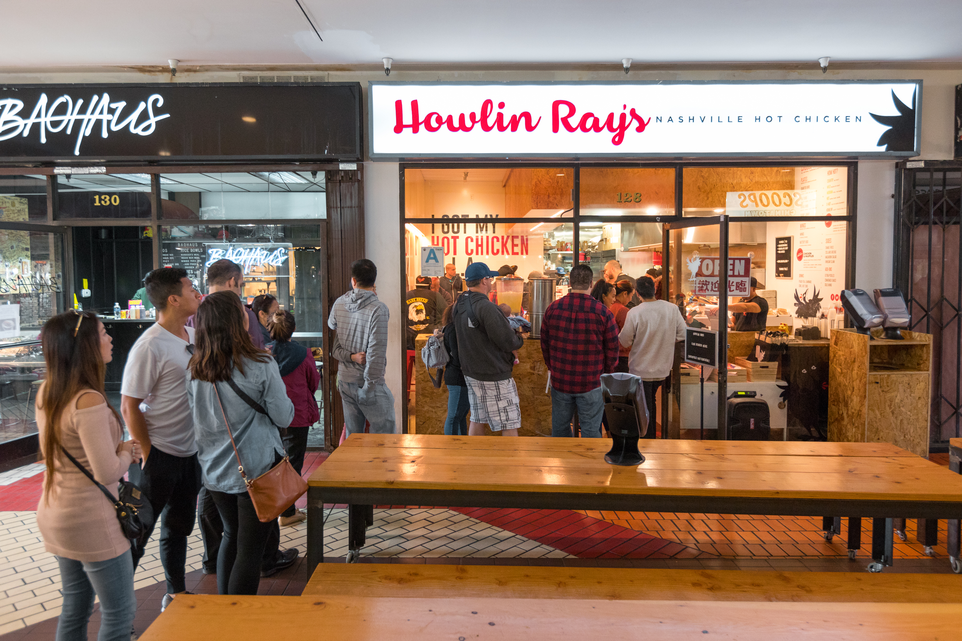 HOWLIN' RAY'S