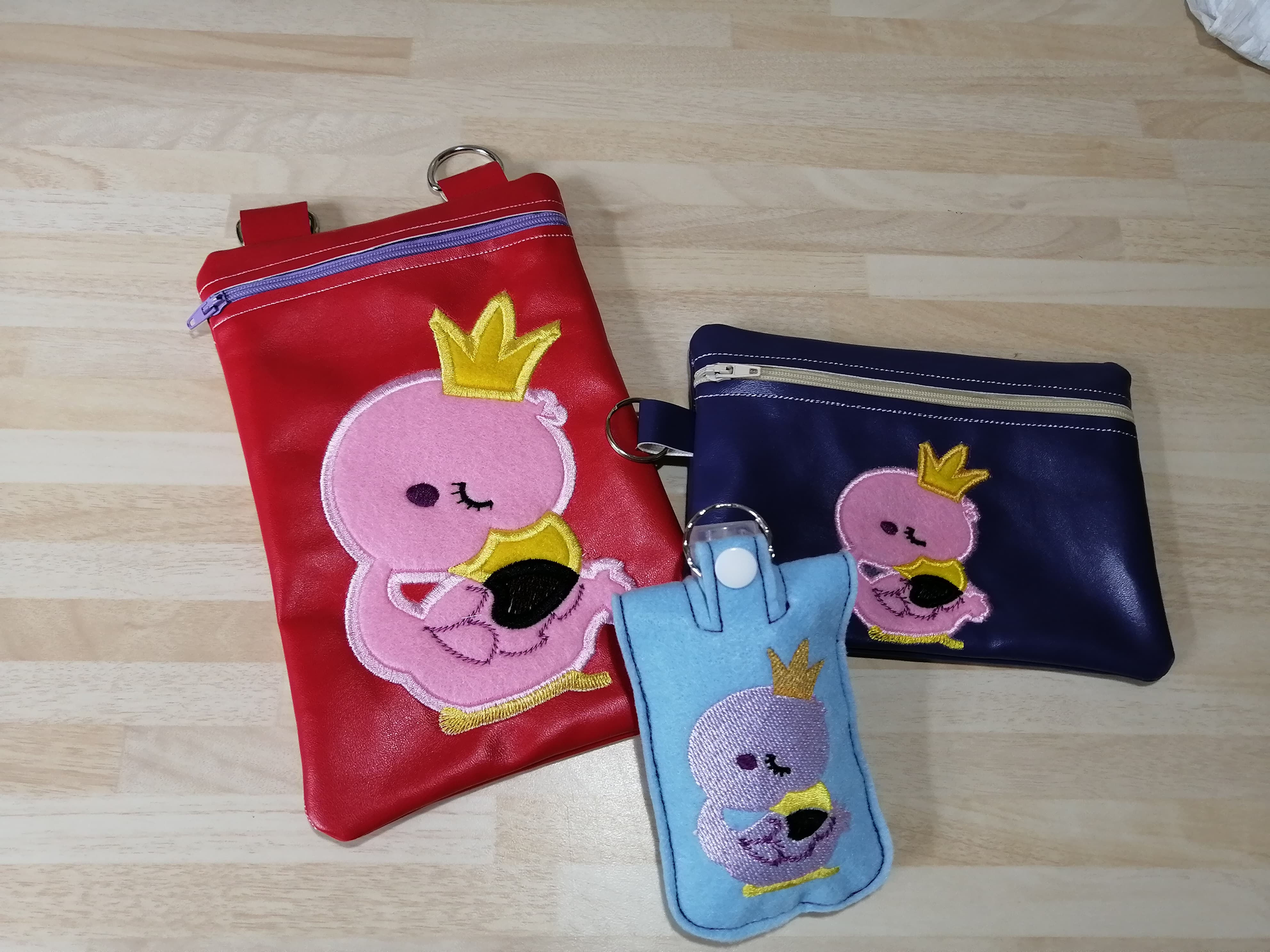 ITH Flamingo Sitting Zip Pouch