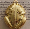 broche bañado en oro