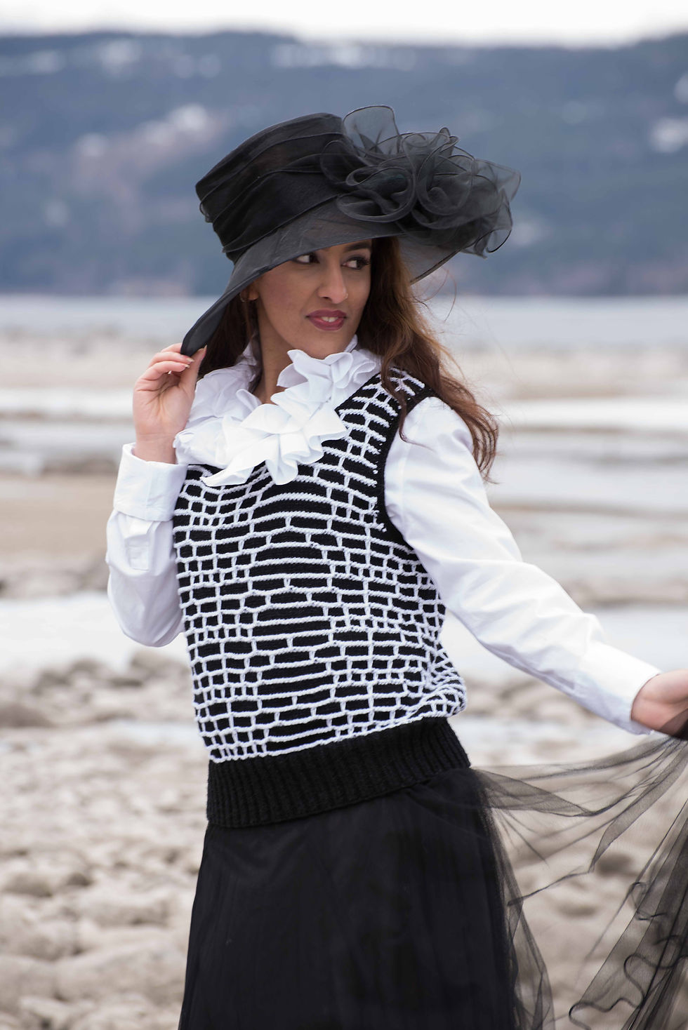 Thumbnail: VICTORIA - top with lifting mesh