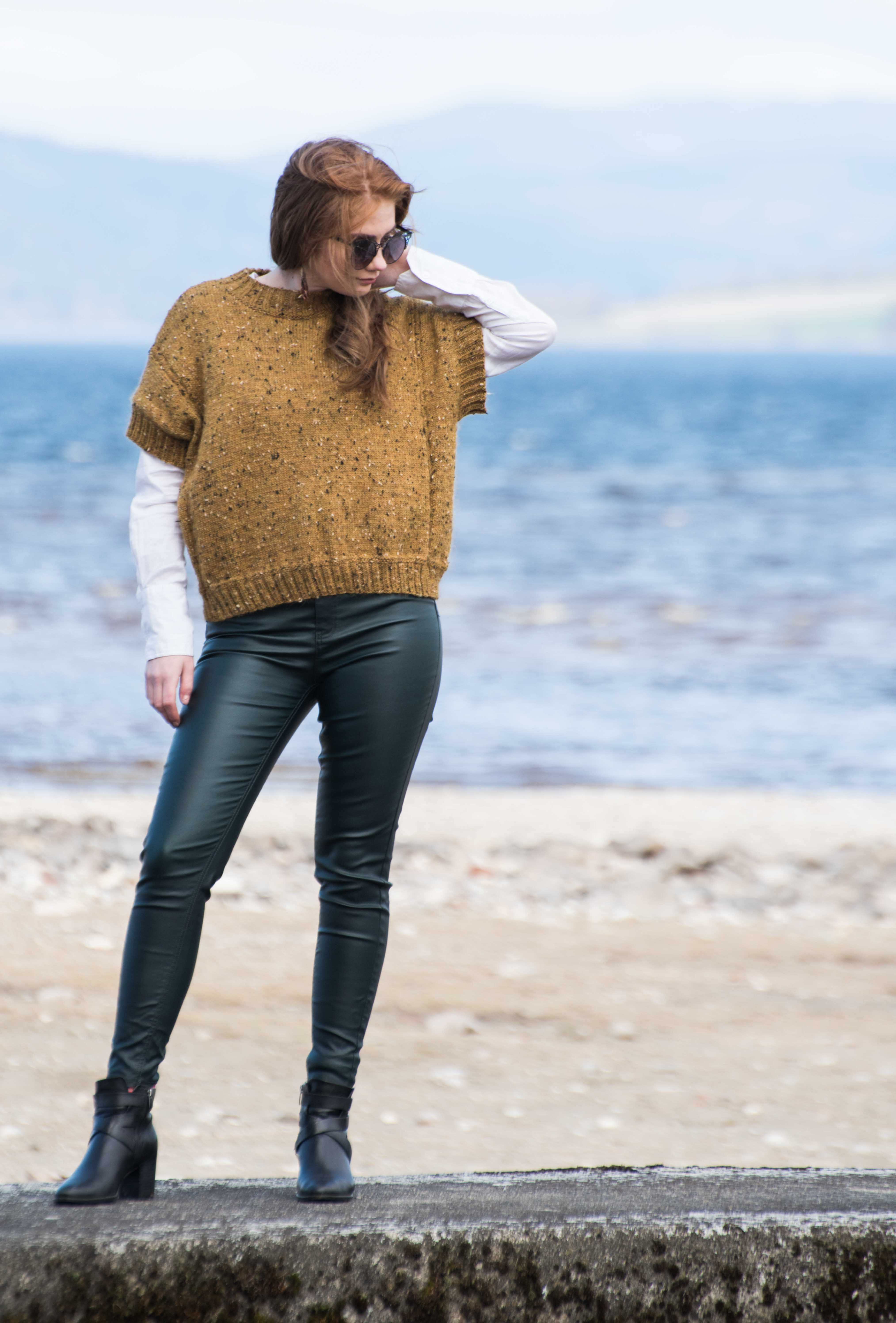 HJERKINN - wide vest with narrow braids