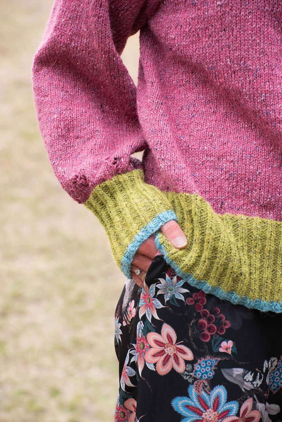 Thumbnail: E 136 JASILMIR - sweater with puff sleeves and raglan hem
