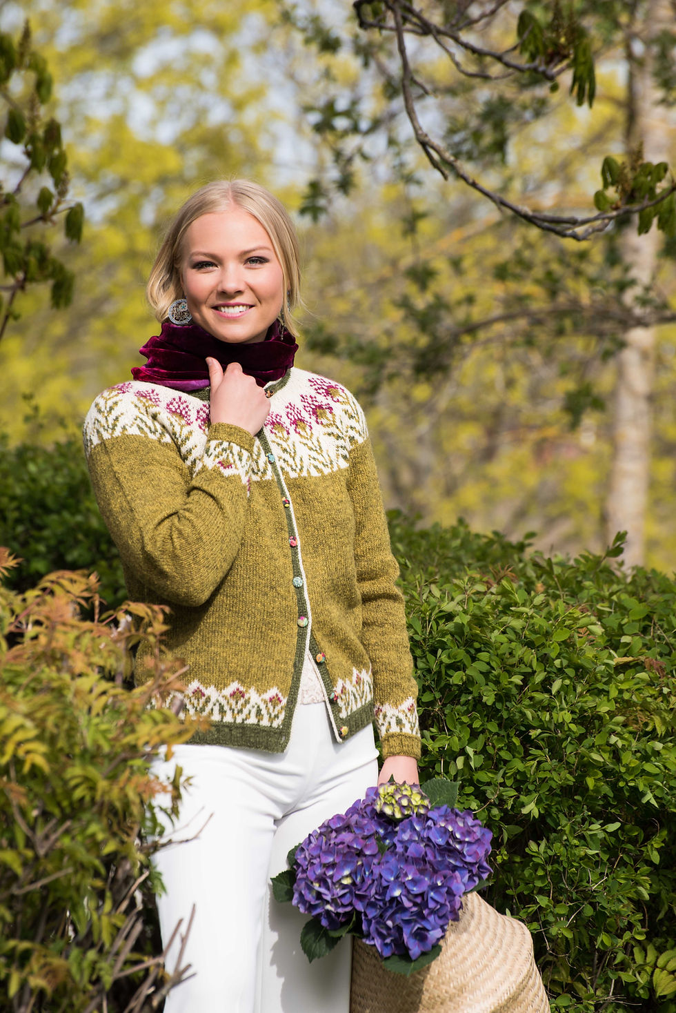 Thumbnail: Hillesvåg, MARIATISTEL - cardigan with round yoke in Ash