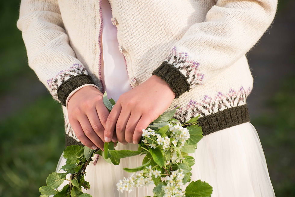 Thumbnail: Hillesvåg, Geitrams - cardigan with round base in Ask