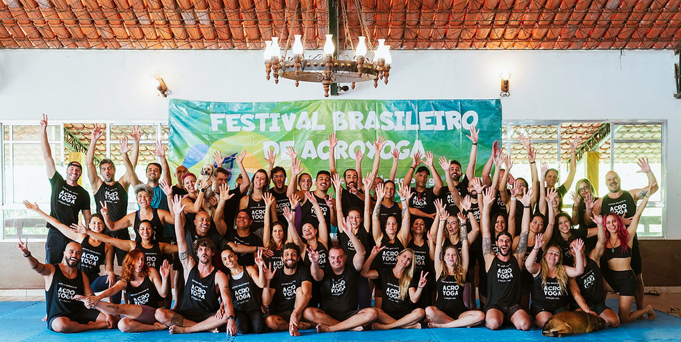 Participantes do festival Brasileiro de Acroyoga 2026