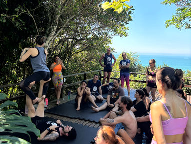🌸 Festival Acroyoga no Paraíso: três dias de magia, conexão e transformação em Balneário Camboriú