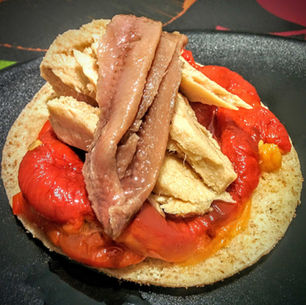 Whole wheat toast with peppers and oily fish