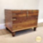 Coffre de rangement sur pied en bois de rose