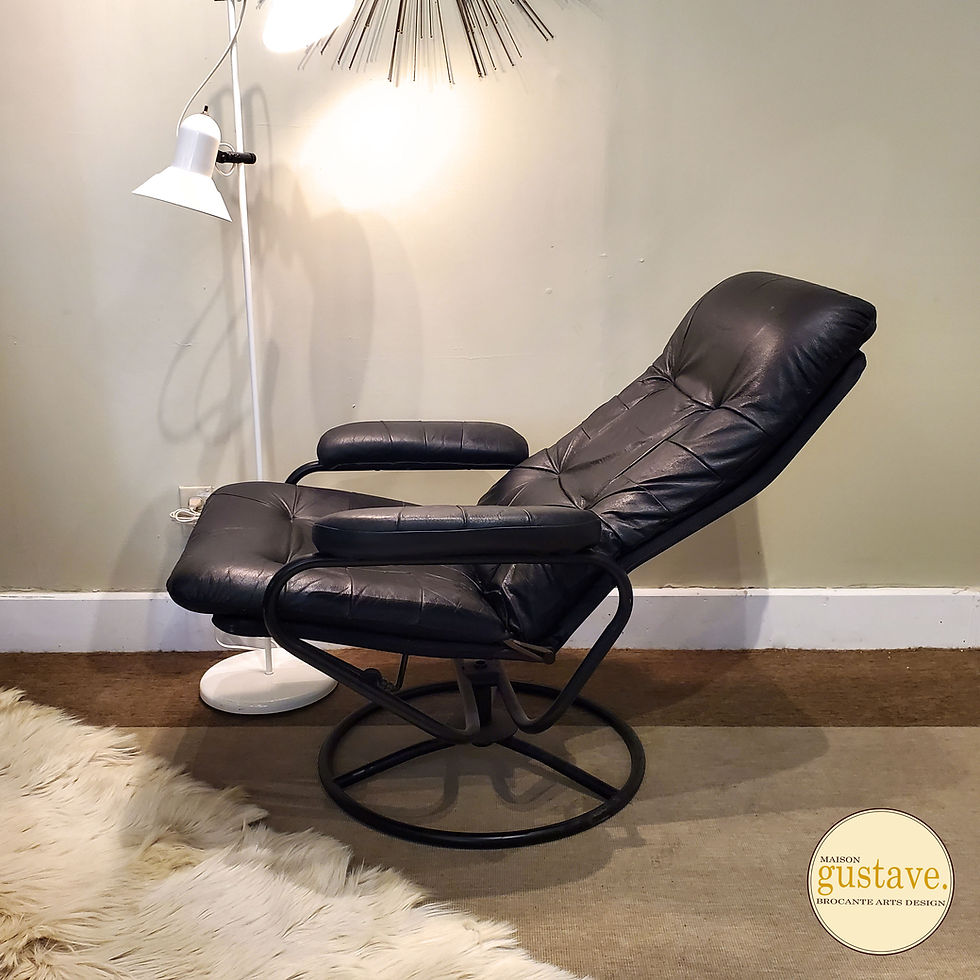 Miniature : Fauteuil inclinable avec ottoman en cuirette noire