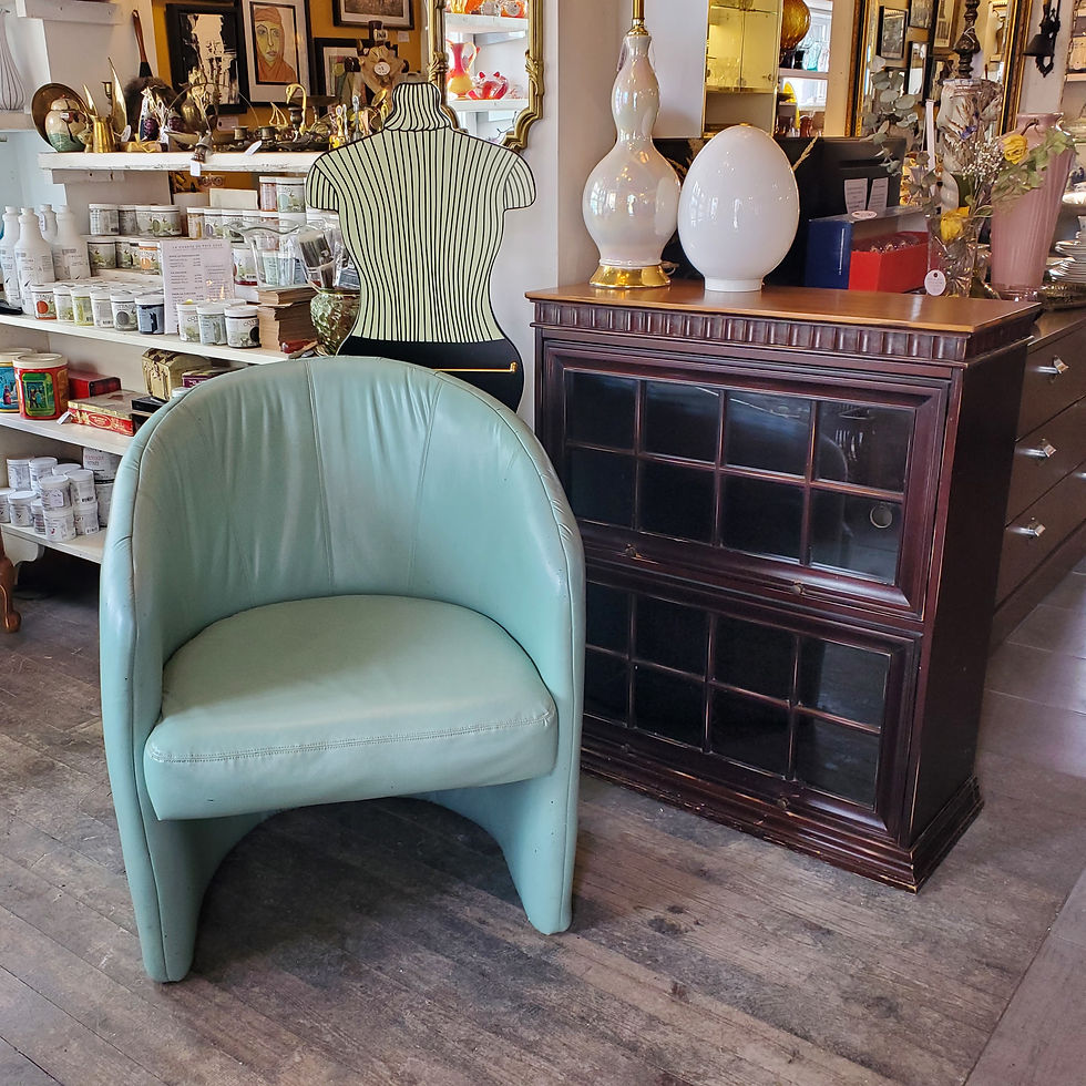 Thumbnail: Fauteuil en cuir vert menthe