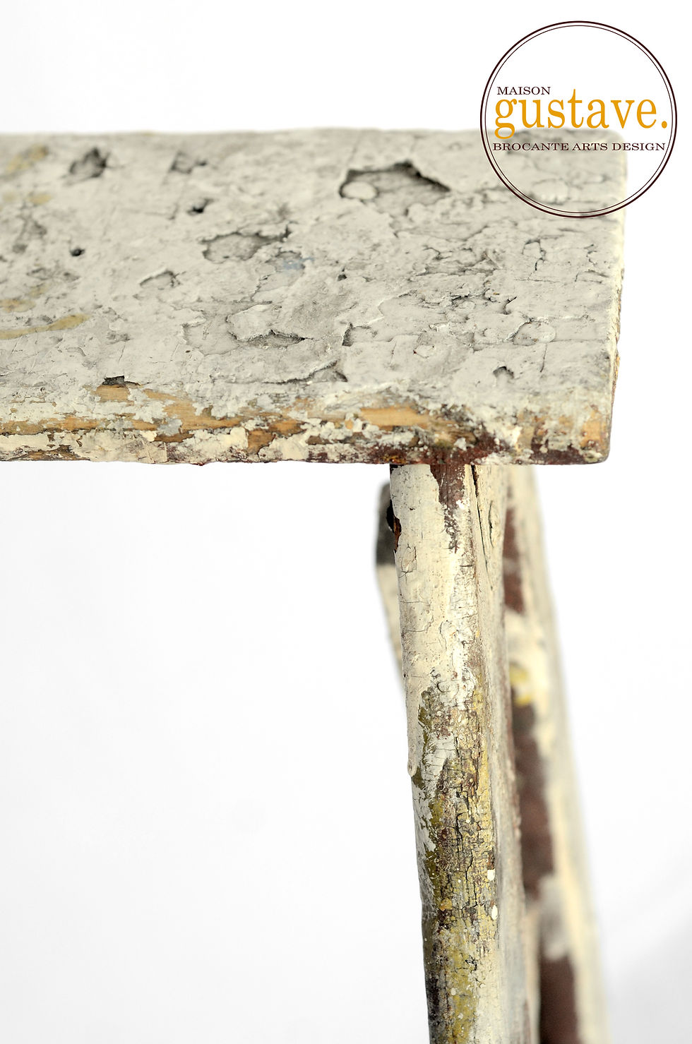 Thumbnail: Petit escabeau de bois ancien