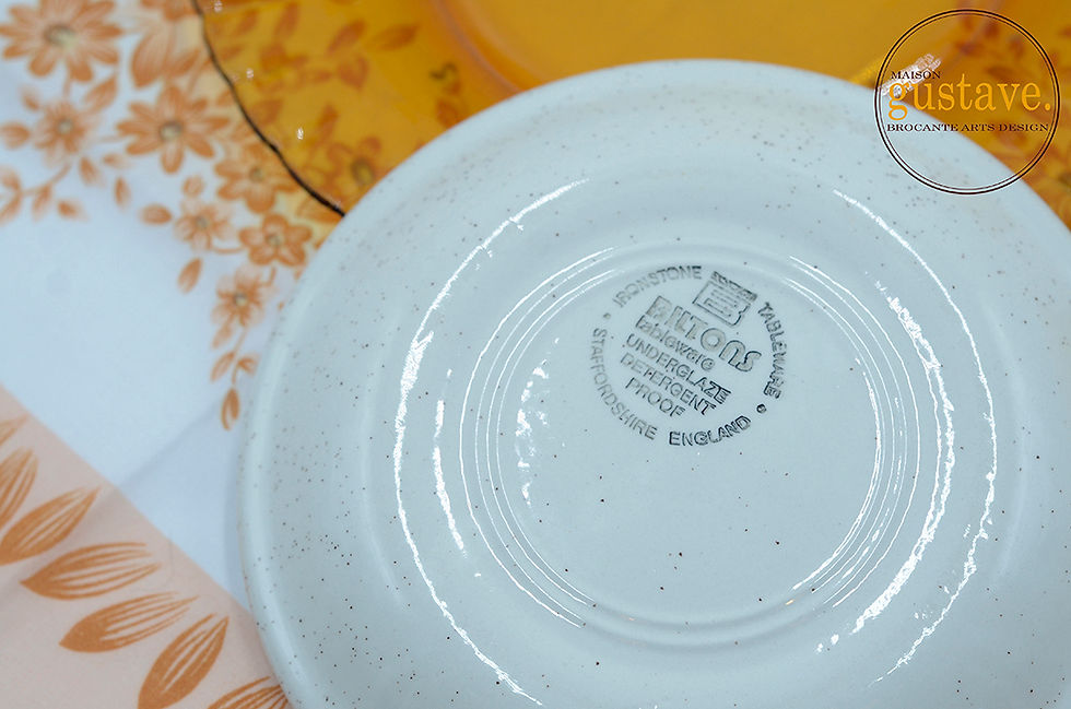 Miniature : Ensemble de vaisselle en verre ambré et céramique anglaises