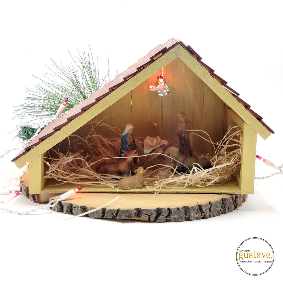 Crèche artisanale en bois peint