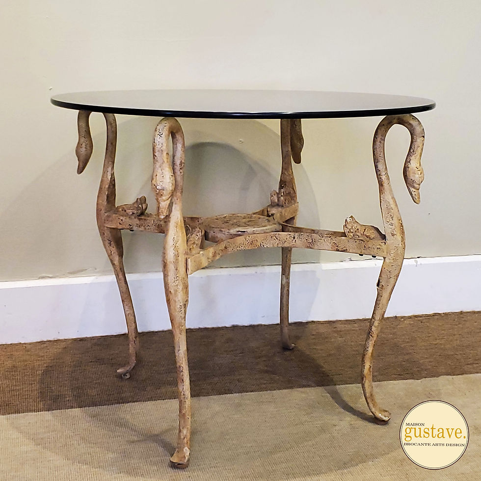 Table ronde en verre fumé | Base motif de cygnes