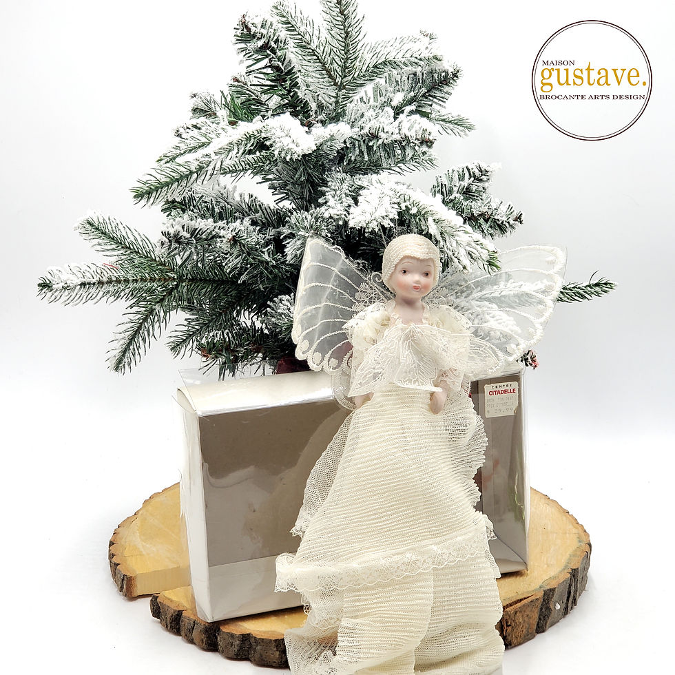 Ange en dentelle et tête perlée vintage