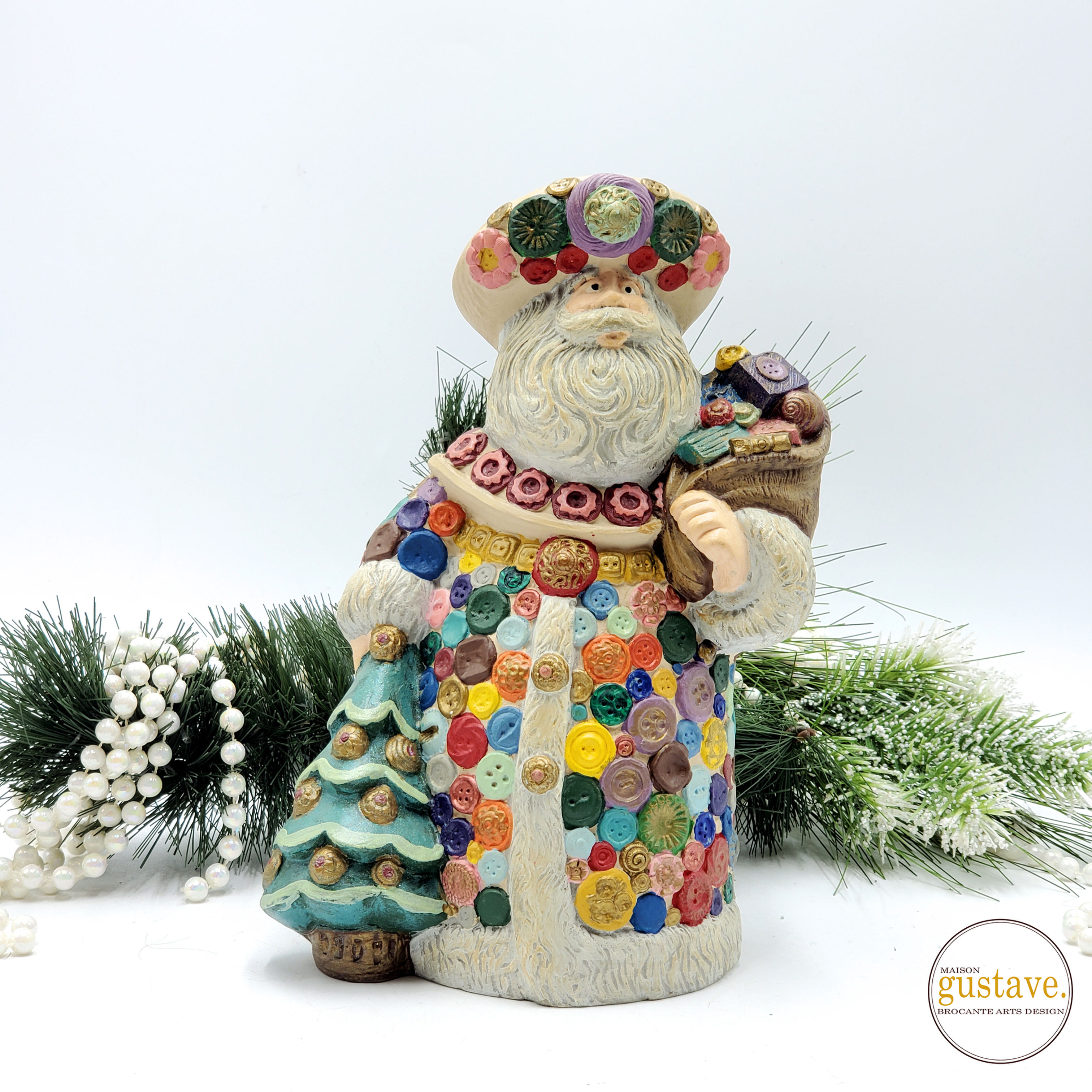 Père-Noël couturier en plâtre 9" | Sapin et habit boutons