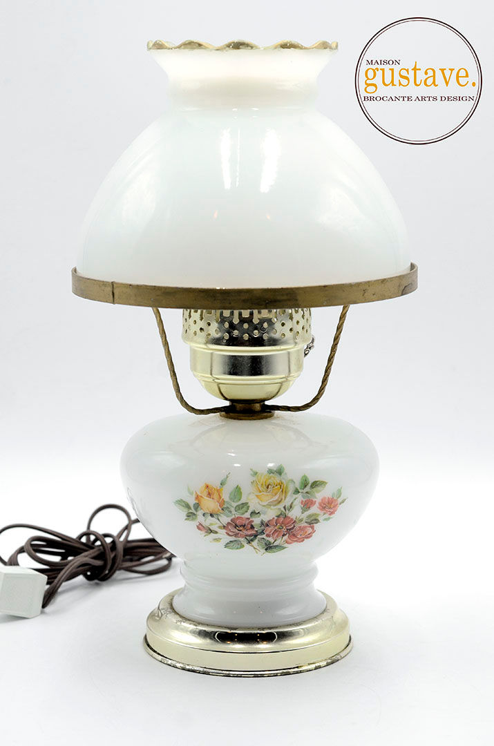 Lampe de table en verre de lait