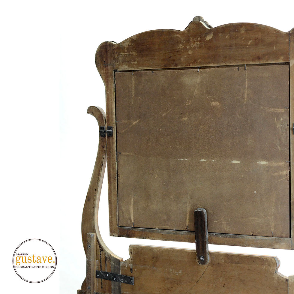 Miniature : Commode ancienne en bois avec miroir