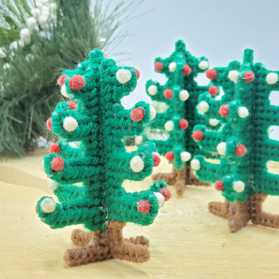 Thumbnail: Ornements Plastic canvas | Sapin