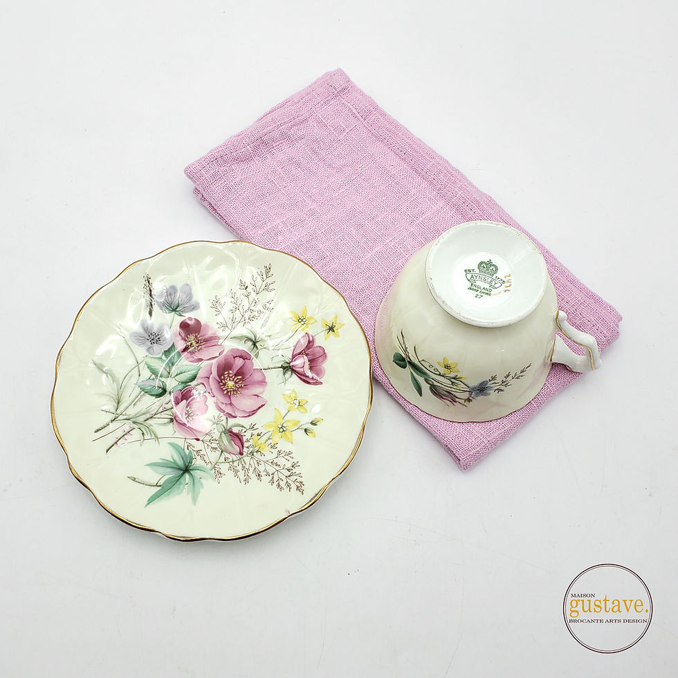 Tasse et soucoupe de porcelaine Aynsley