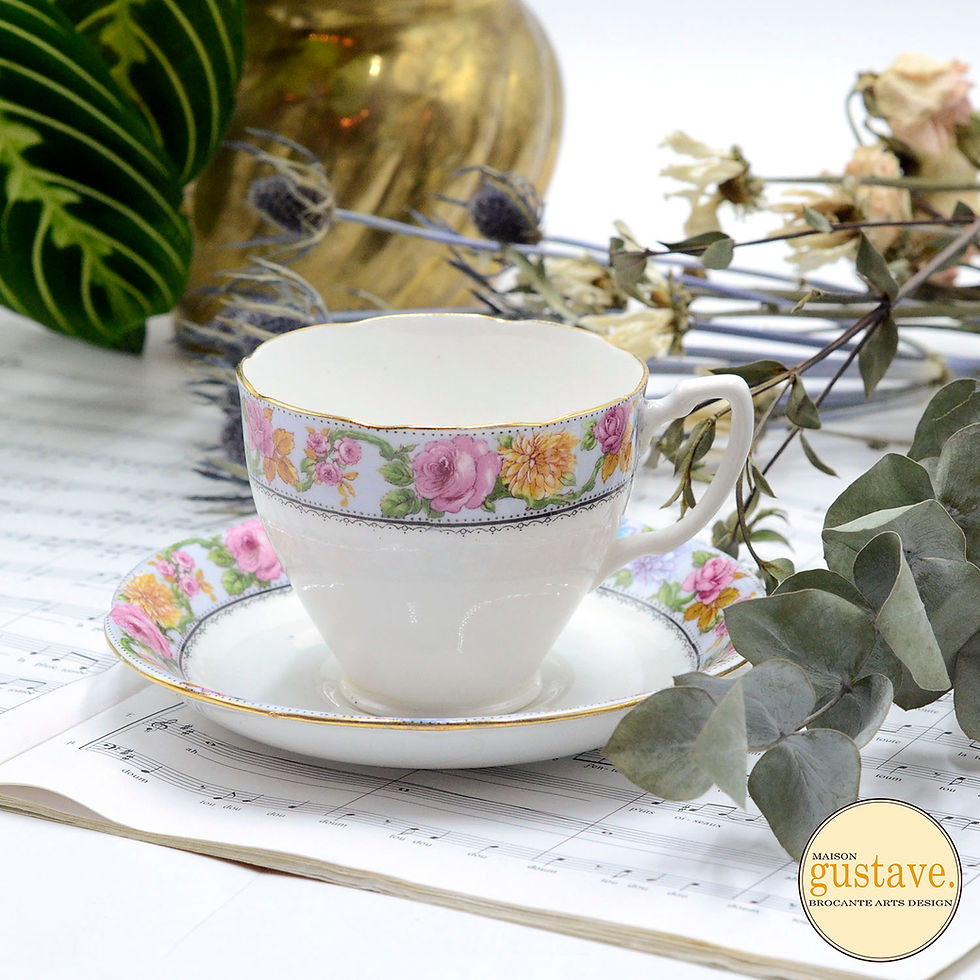 Miniature : Tasse et soucoupe, porcelaine d'Angleterre