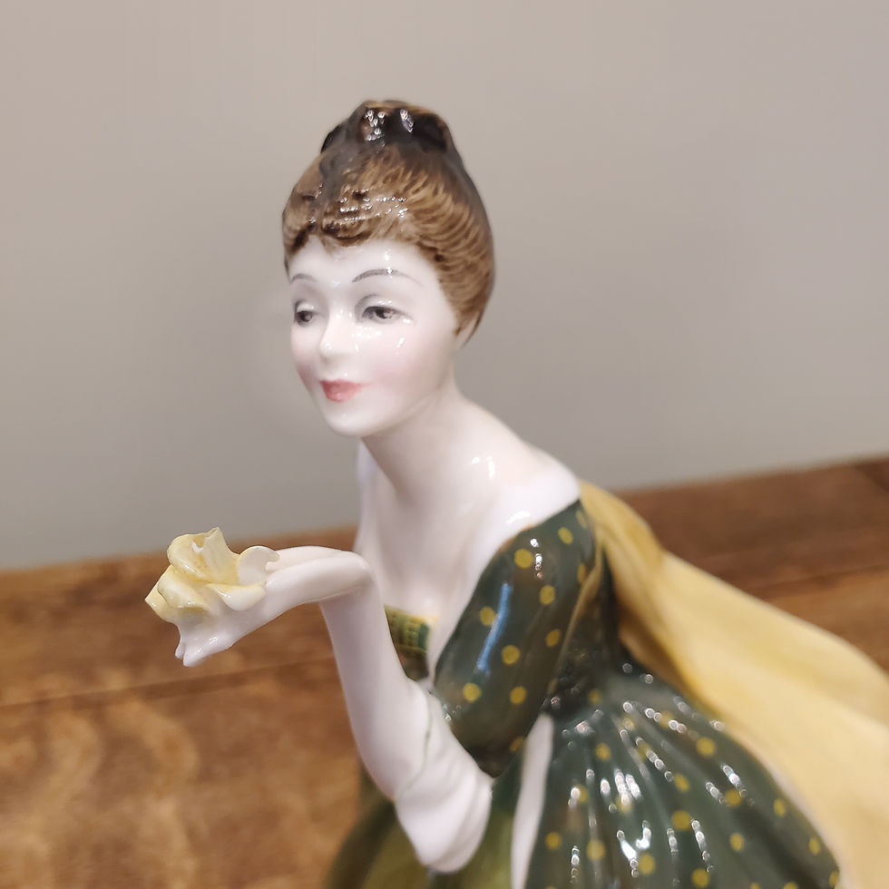 Thumbnail: Fleur par Royal Doulton | Figurine H.N. 2368 en fine porcelaine