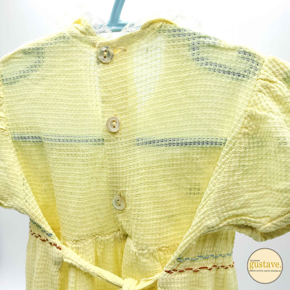 Thumbnail: Petite robe jaune avec légère broderie | Vêtement de poupée