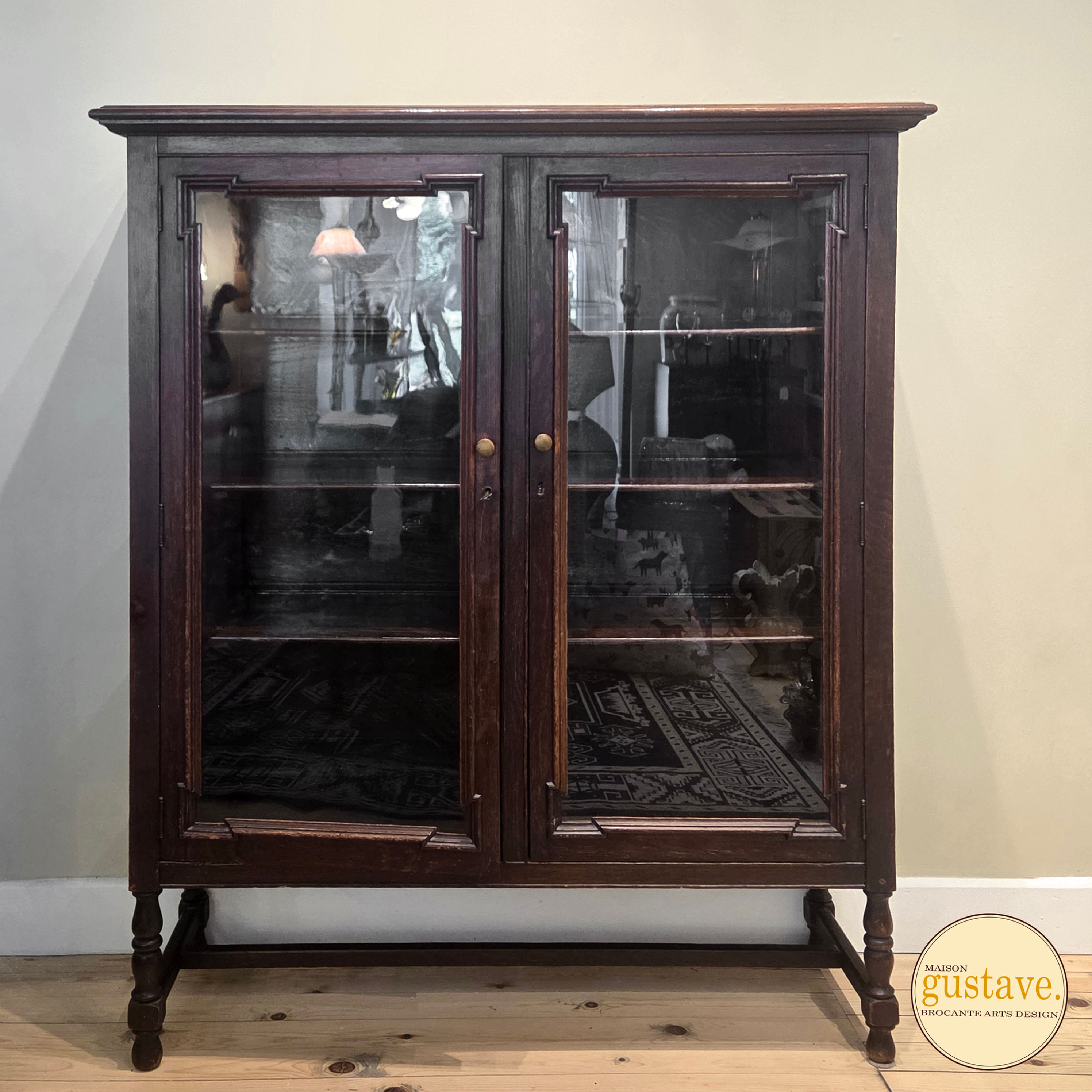 Buffet | Curio en bois vitré sur trois côtés
