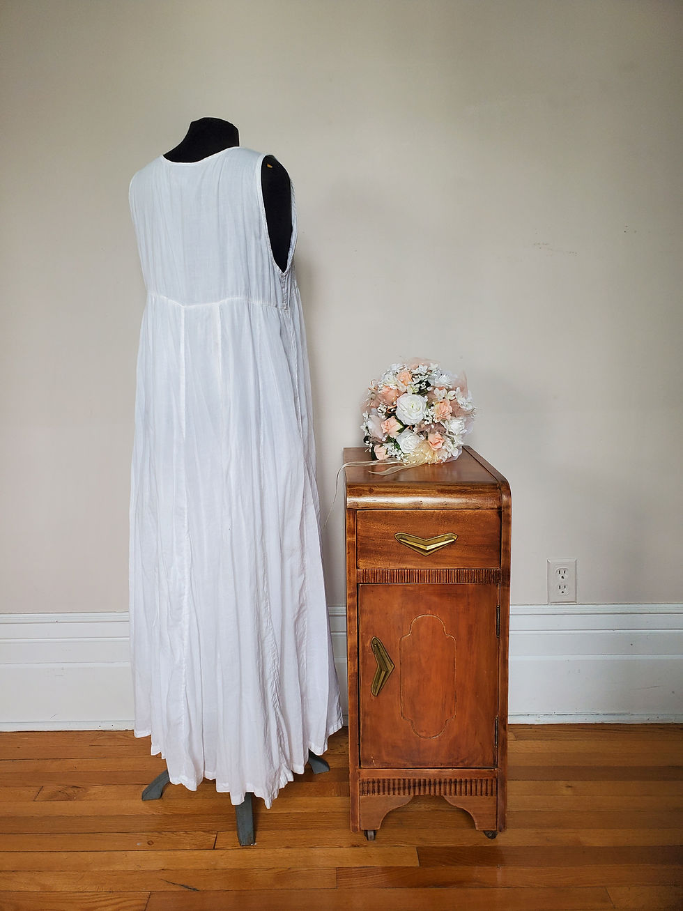 Thumbnail: Robe de nuit vintage blanche