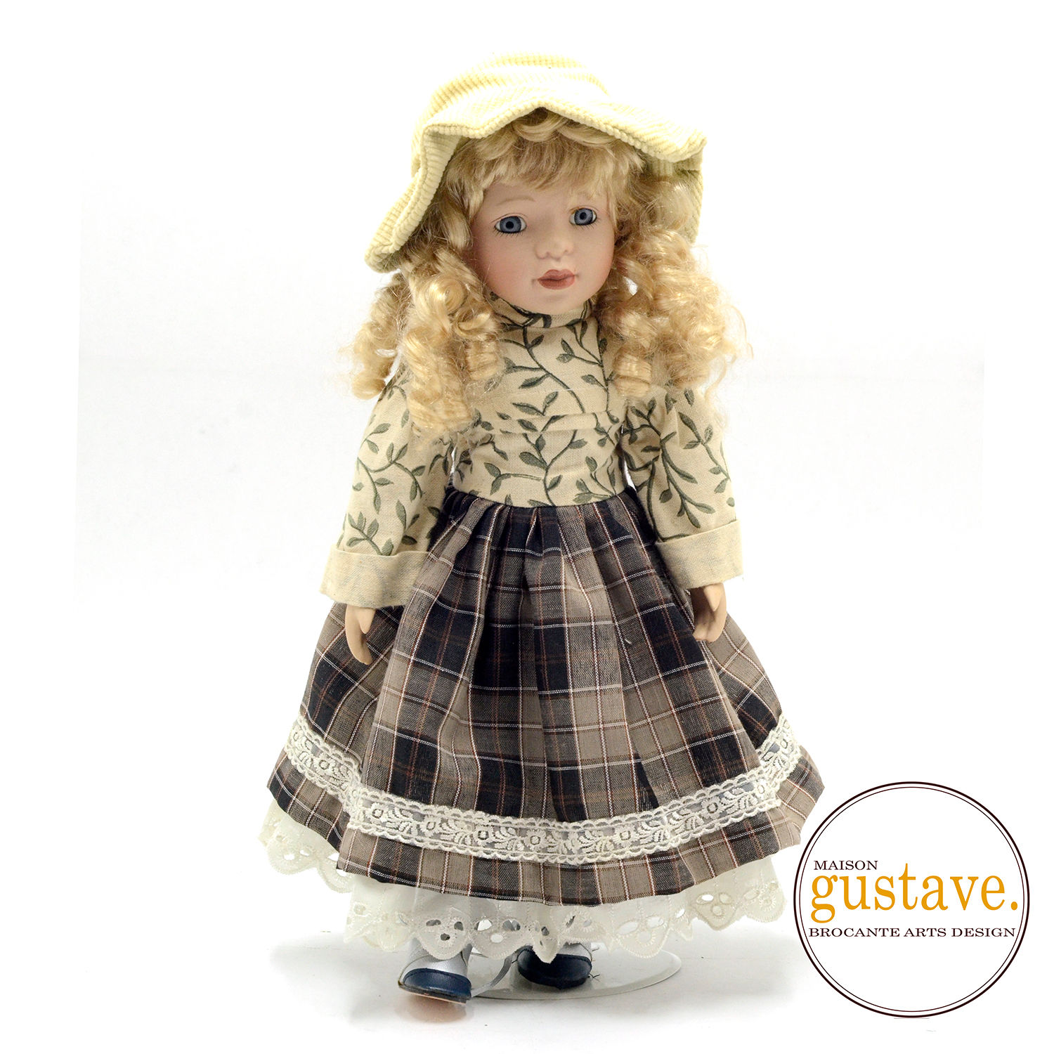 Réservée | Poupée de collection sur support