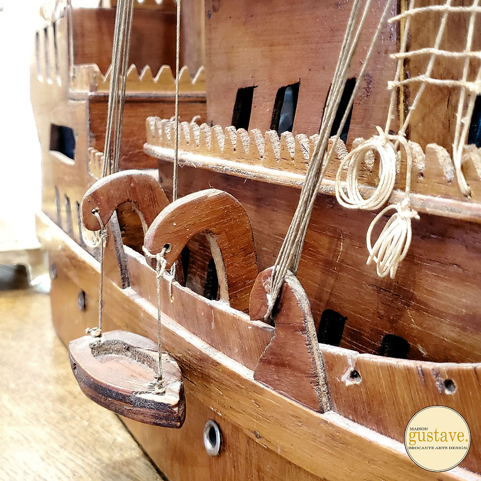 Miniature : Grand bateau en bois 32 po. monté à la main