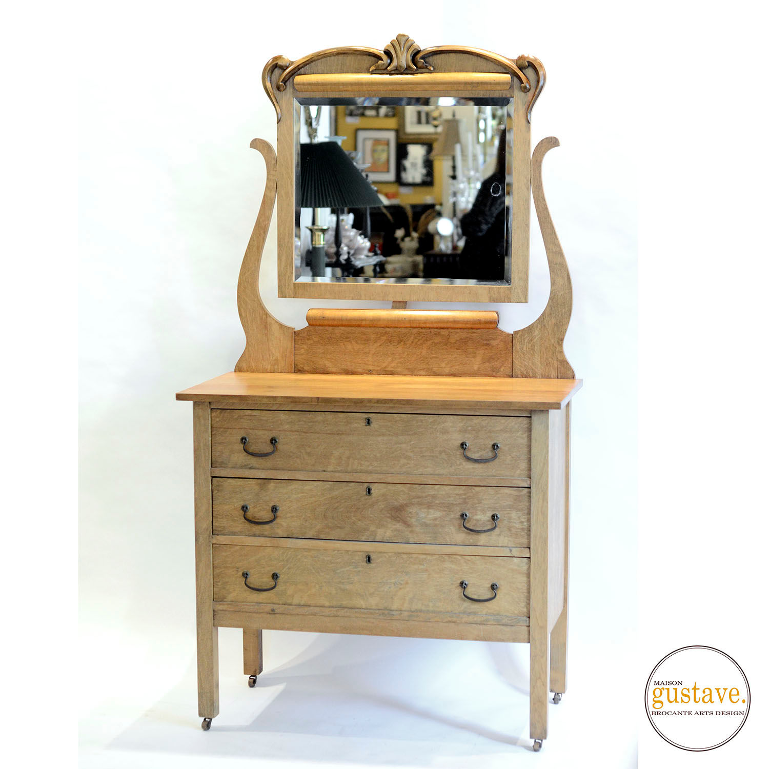 Commode ancienne en bois avec miroir