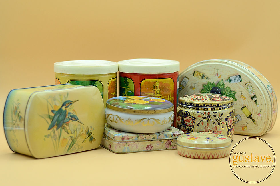 Miniature : Boîte de métal vintage rectangulaire