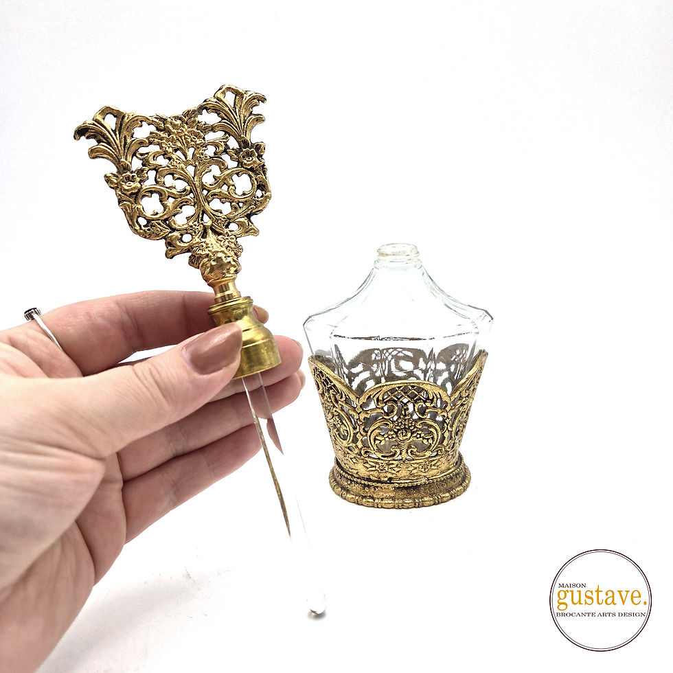 Flacon de parfum en filigrane doré | Motif de roses