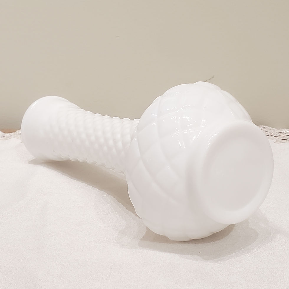 Vase soliflore en verre de lait 9" | Milkglass