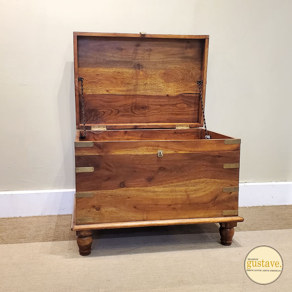 Coffre de rangement sur pied en bois de rose