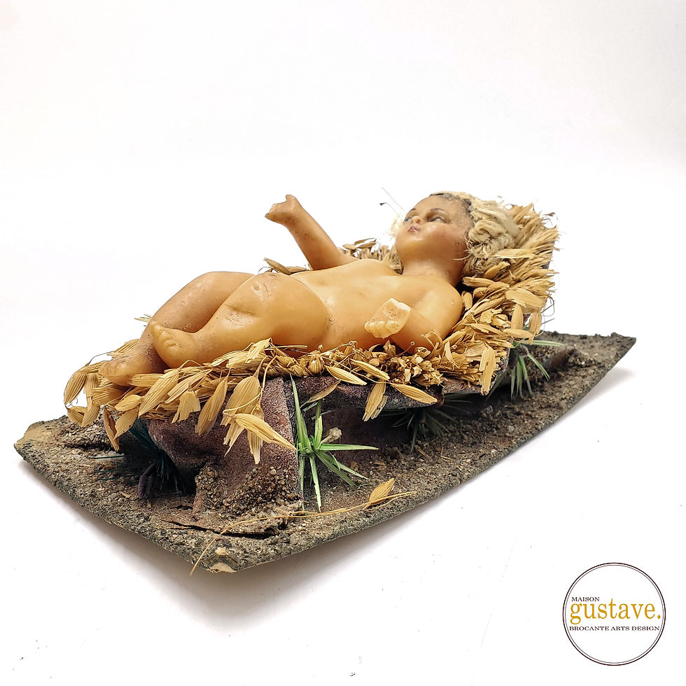 Thumbnail: Enfant Jésus de cire ancien sur lit de paille