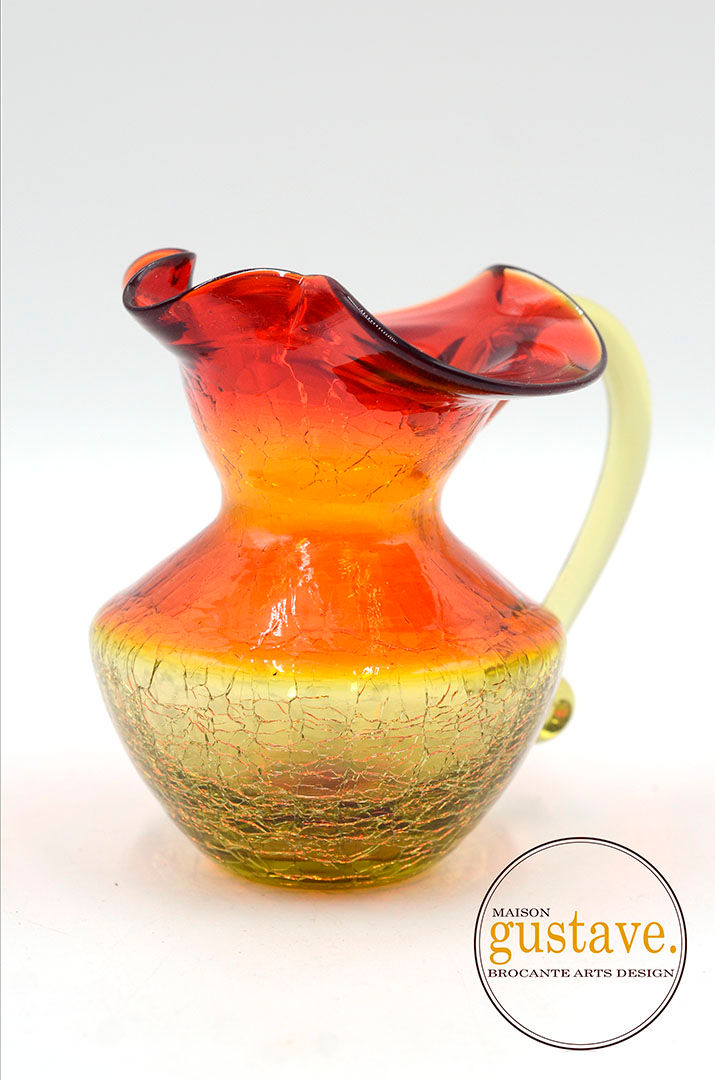 Thumbnail: Vase avec anse 𝘤𝘳𝘢𝘤𝘬𝘭𝘦 𝘨𝘭𝘢𝘴𝘴 att. à Kanawha Glass Co.