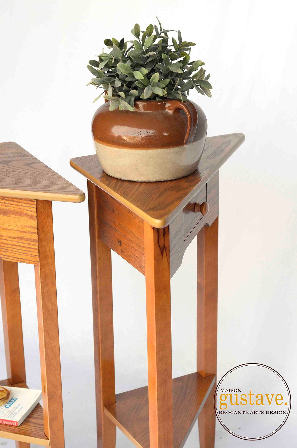 Miniature : Table d'appoint triangulaire