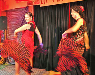 Dancers in La Petite Grande