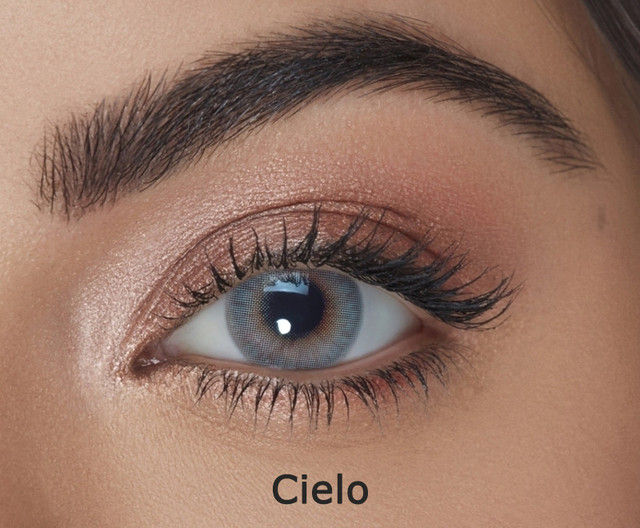 Solotica Hidrocor Cielo yearly light blue-gray colored contact lenses on eye