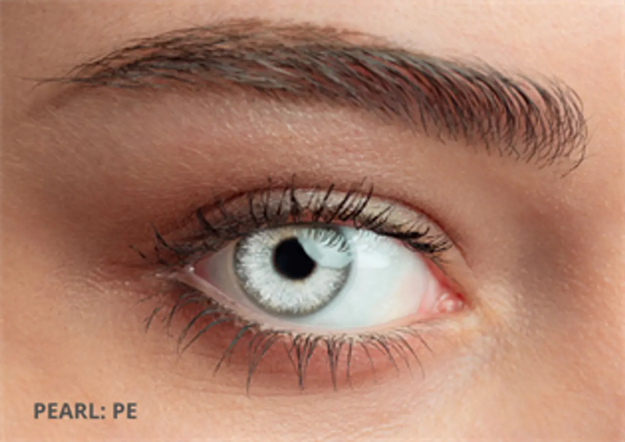 Pearl colored contact lens from Soleko Queen's Solitaire collection