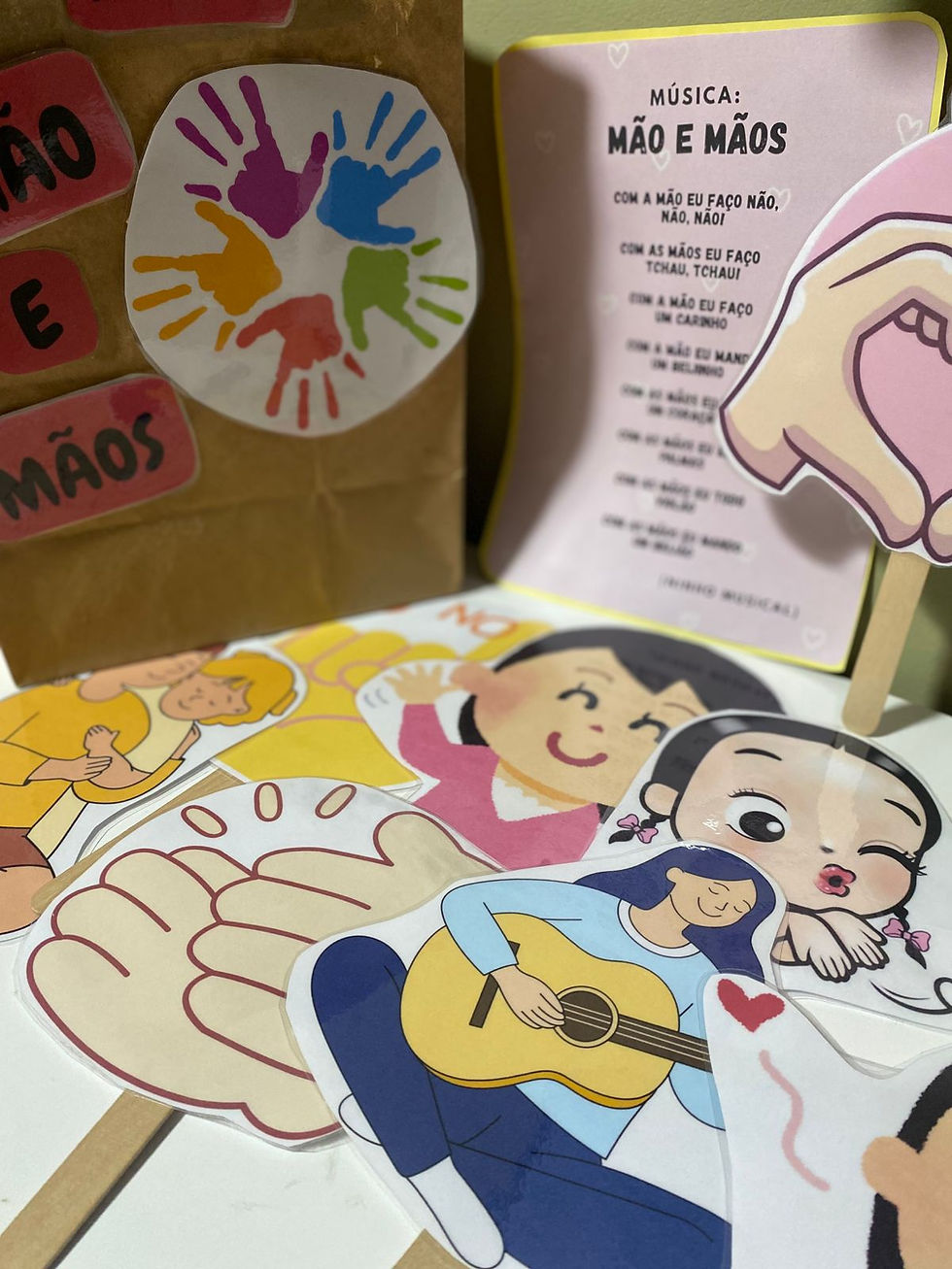 Miniatura: SACOLA MUSICAL: Mão e mãos